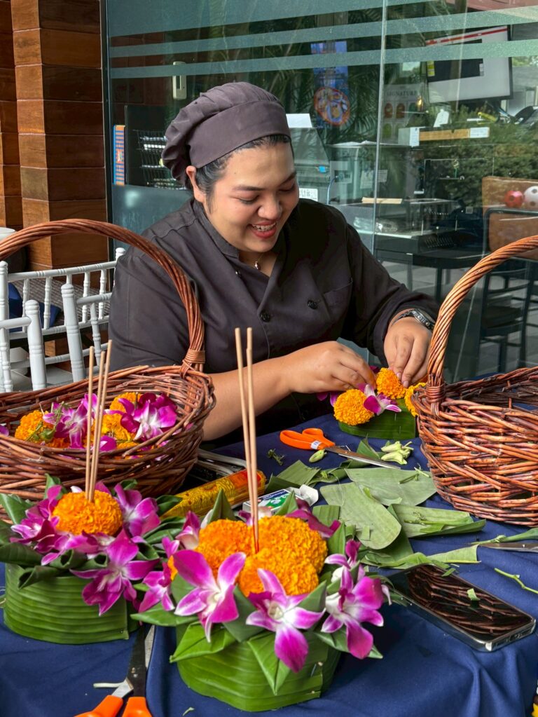 LINE_ALBUM_ลอยกระทง 2025_251105_10