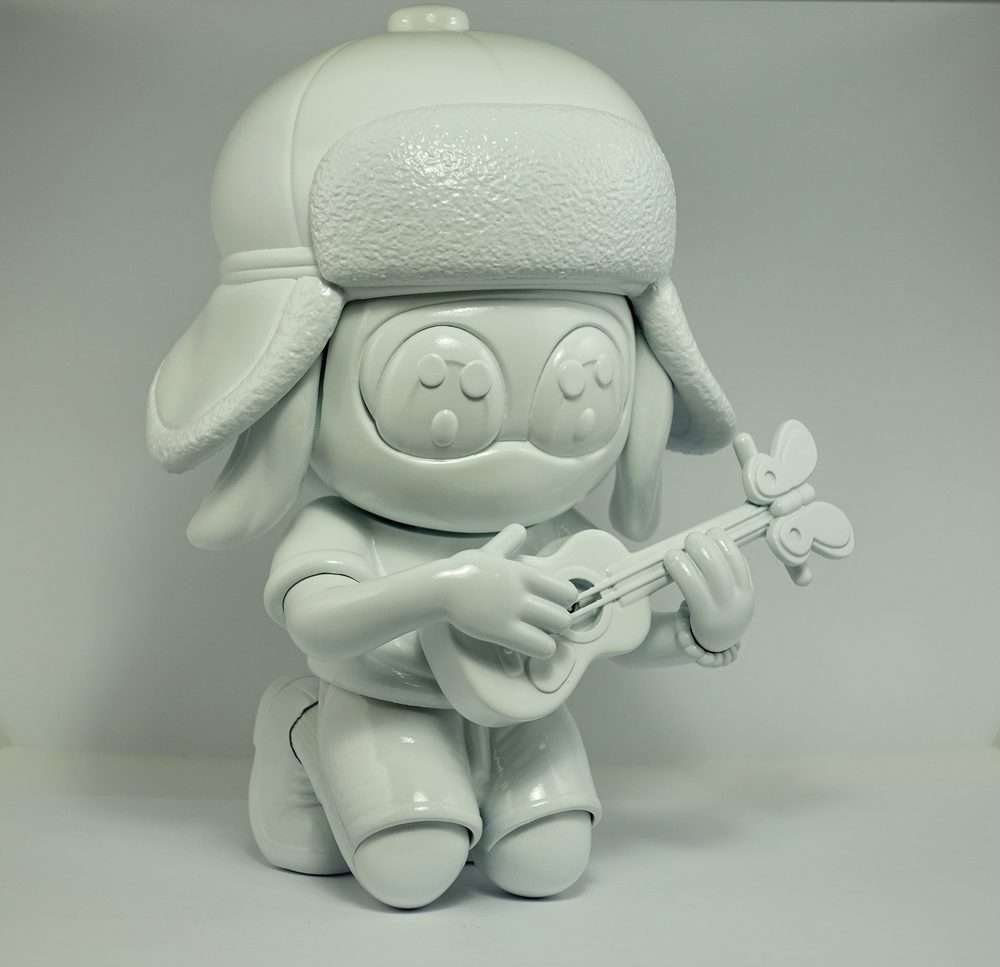Mute sculpture by Amann — white resin figure from the Mute collection